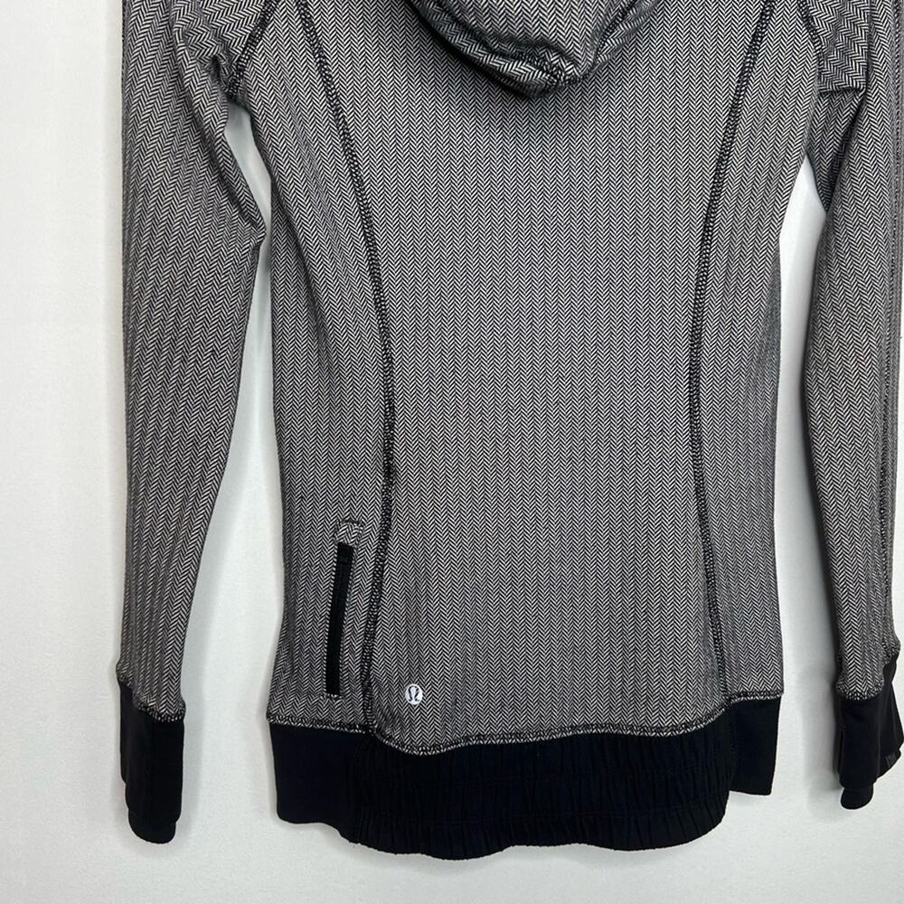 Lululemon Chevron Pattern Pullover Activewear Hoo… - image 5
